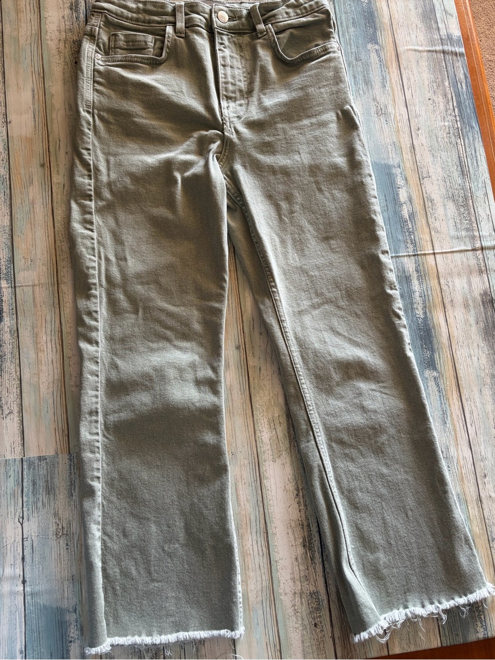 Zara Sage Green High Waisted Cropped Jeans Size 6